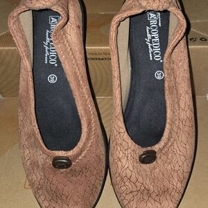 Arcopedico Women's Textured Brown Flats